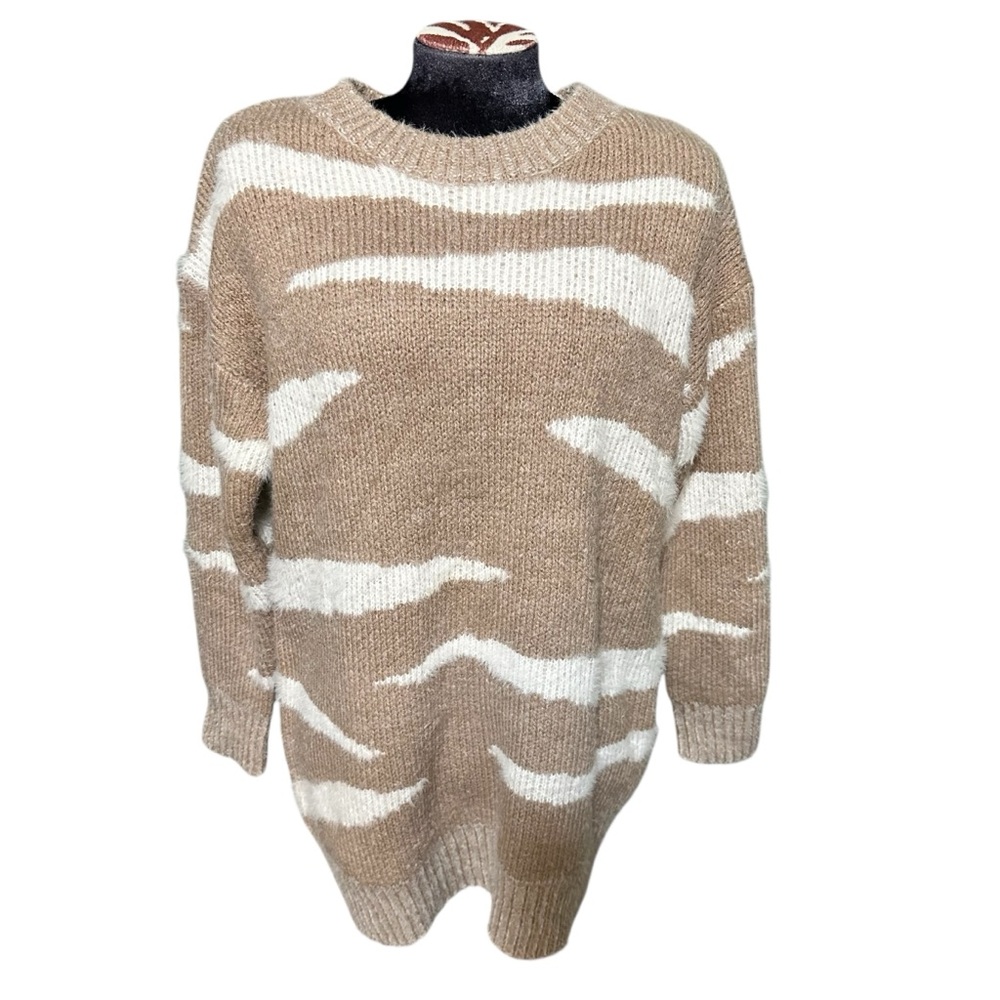 Bluivy Women’s Tan and Cream Fuzzy Cozy Crewneck Oversized Sweater Small Medium